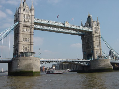 'London' bridge 'London' bridge